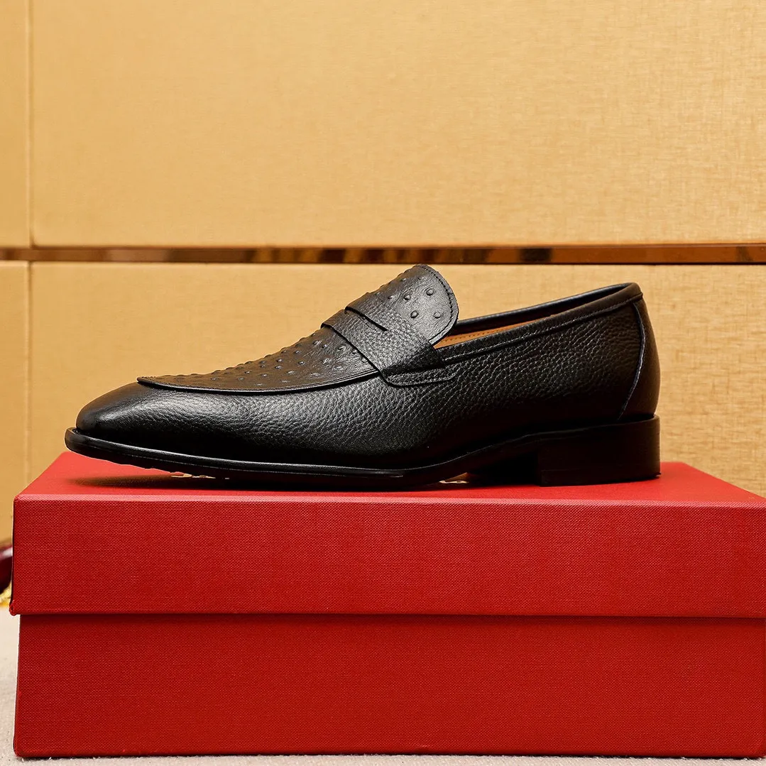 Men's shoes 💰480💰 Product trademark: Ferragamo "Ferragamo" casual leather shoes Regular size: 38-44 (45🉑️customized) Product materials: Selected imported first-layer calfskin embroidered upper, imported water-dyed cowhide leather lining. Strong three-dimensional visual effect, combined outsole Color: 1⃣️color optional